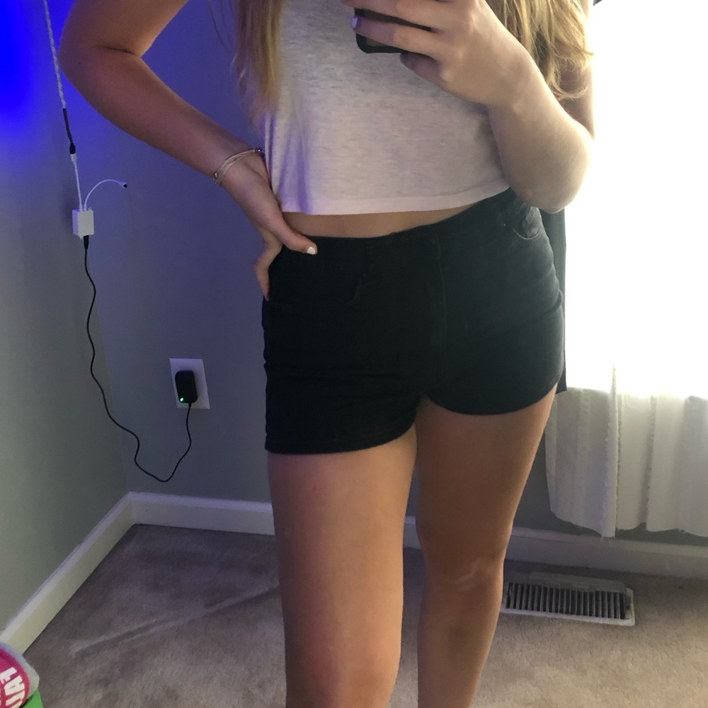 Forever 21 🖤Black High waisted Denim Shorts 28